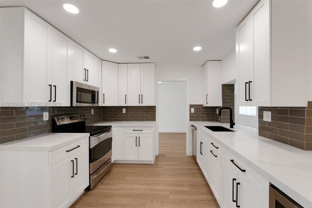 6341 Ne 22nd Ave - Photo 3 of 36