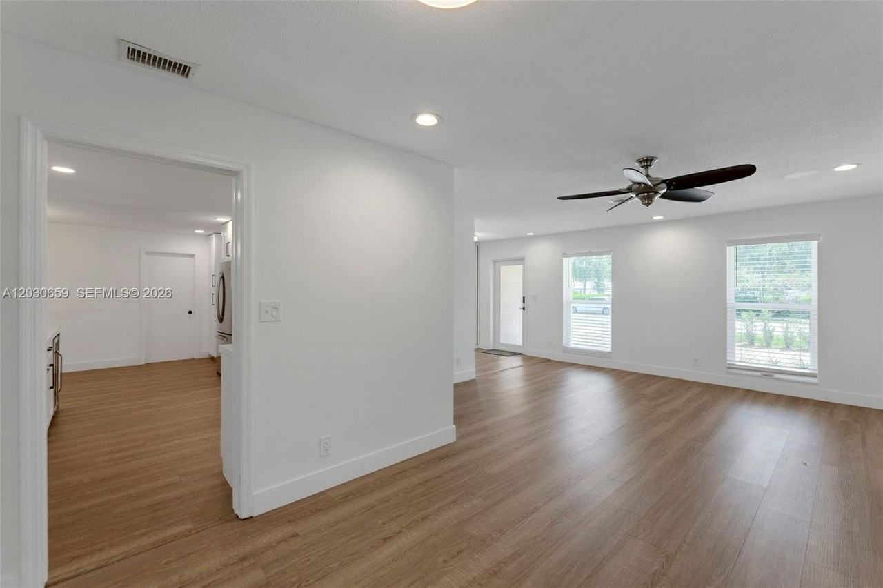 6341 Ne 22nd Ave - Photo 4 of 36