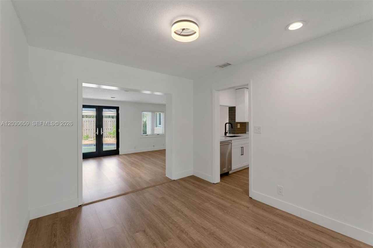 6341 Ne 22nd Ave - Photo 5 of 36
