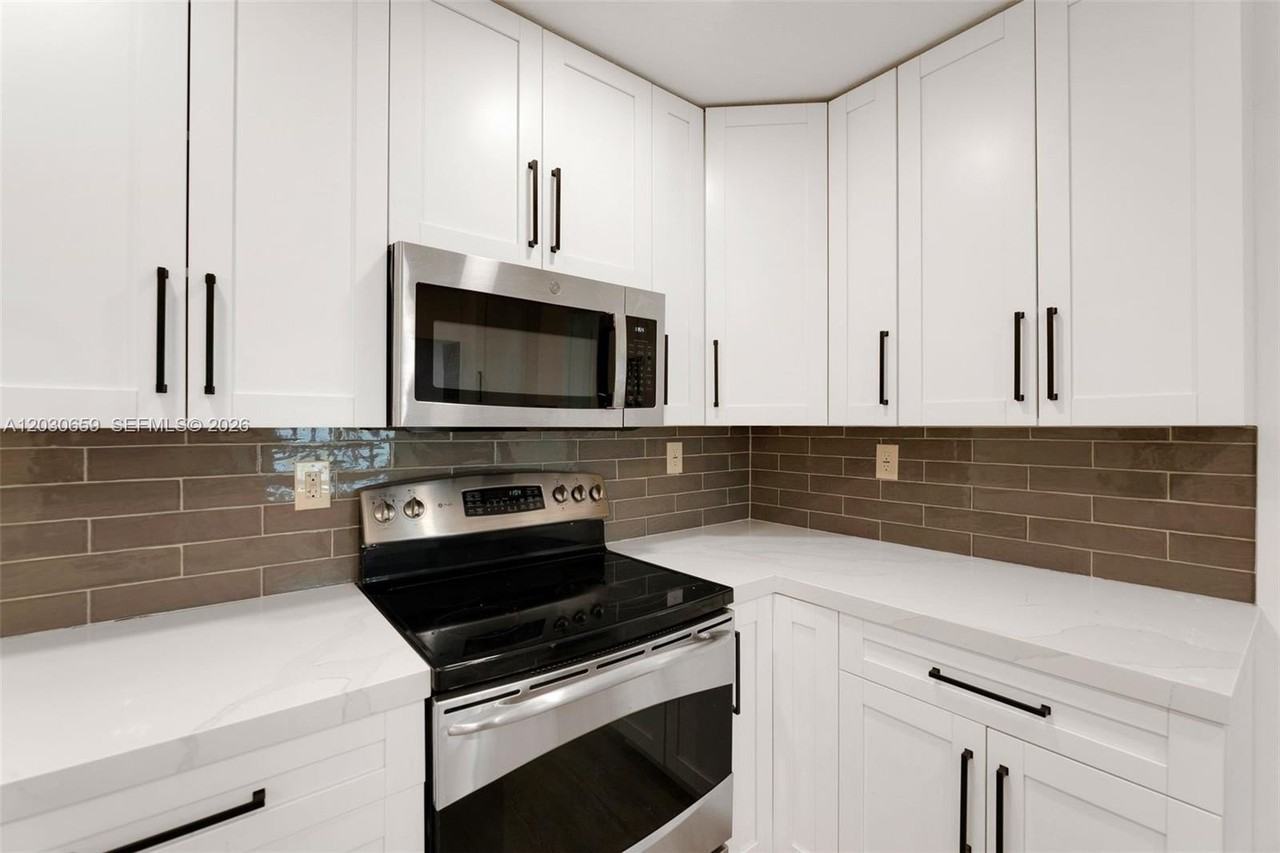 6341 Ne 22nd Ave - Photo 7 of 36