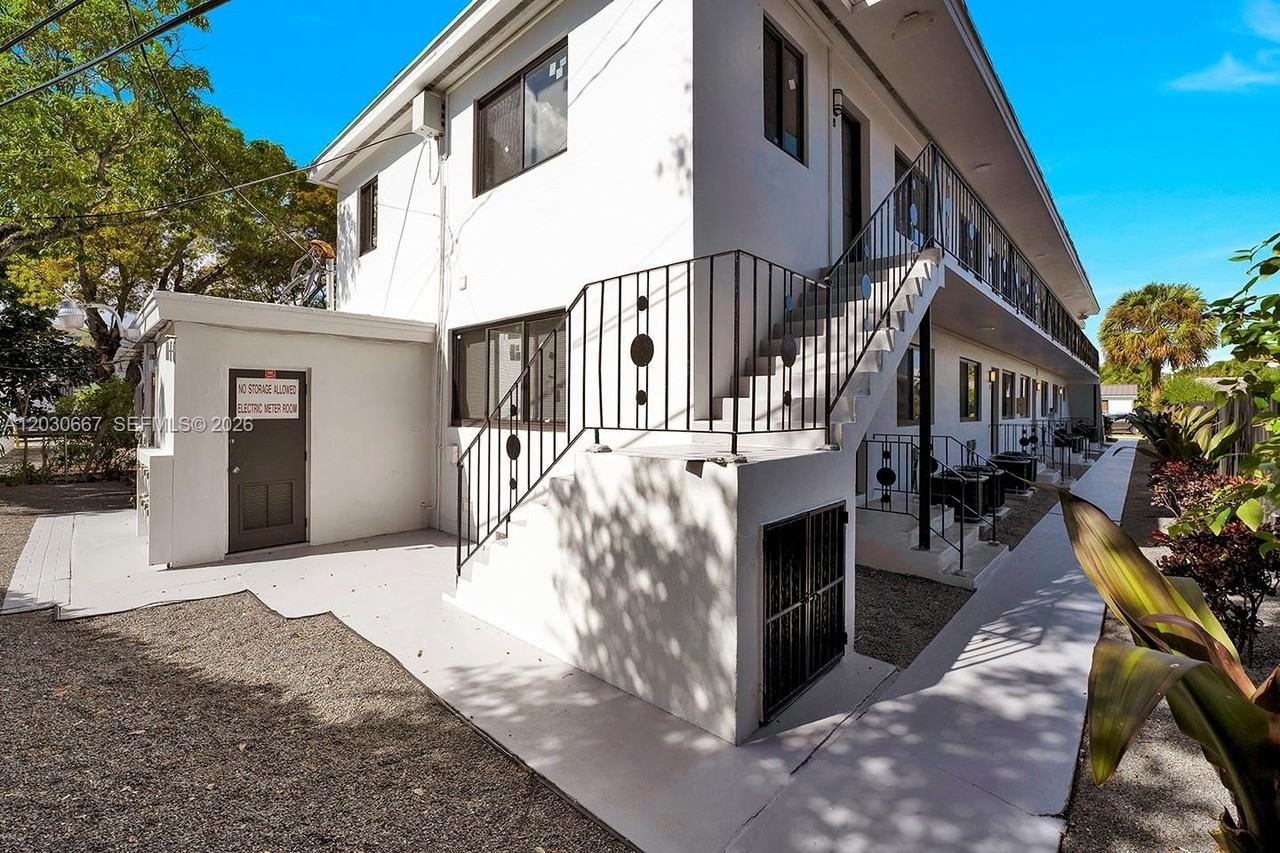 2150 Sw 26th St #7 - Photo 4 of 24