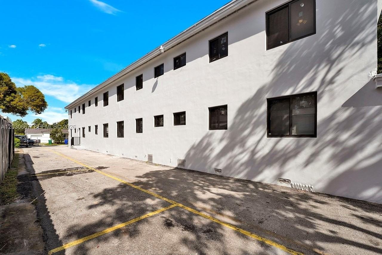 2150 Sw 26th St #7 - Photo 5 of 24