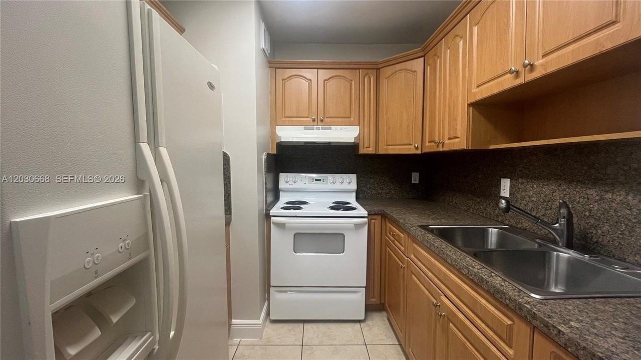 9100 Sw 137th Ter #4-3 - Photo 3 of 10