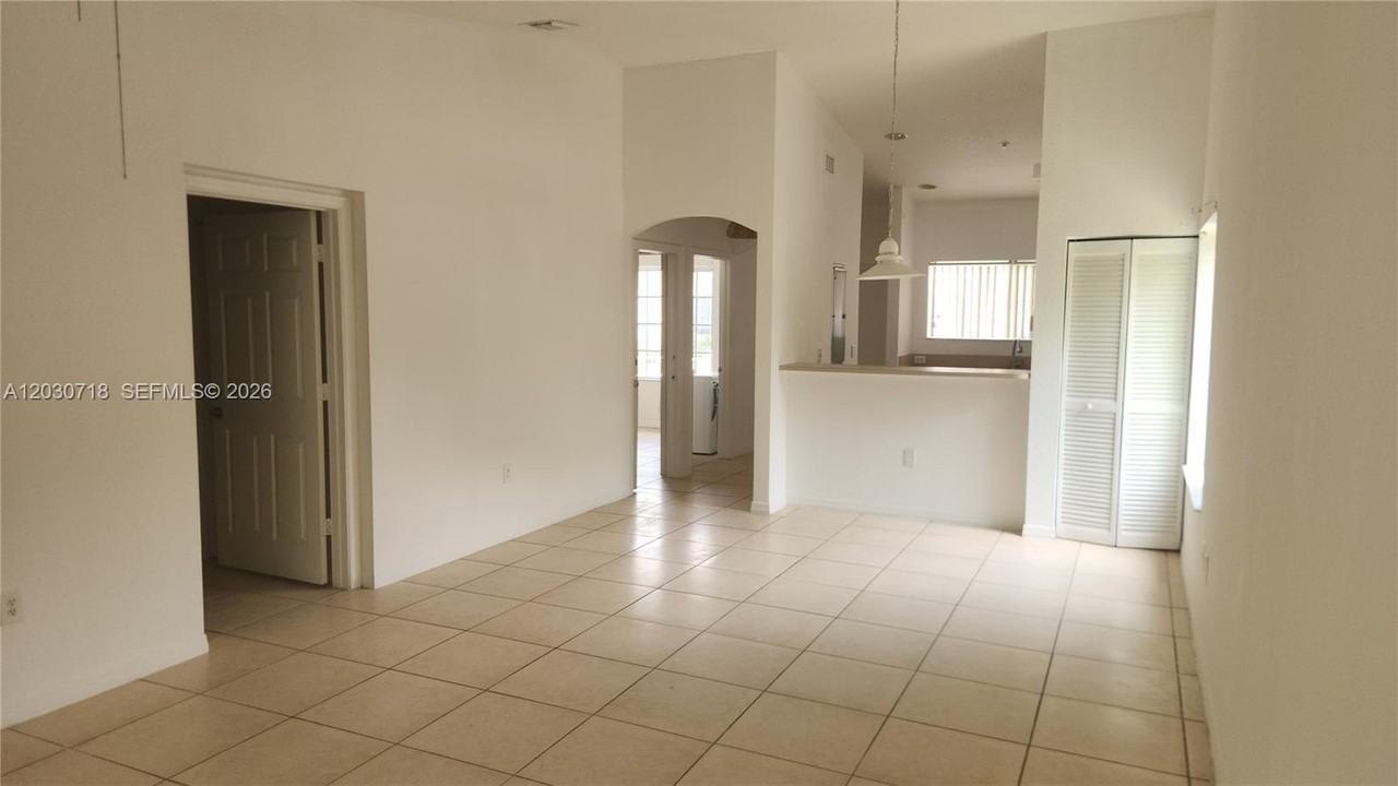 3826 Sw 48th Ave #3826 - Photo 3 of 22