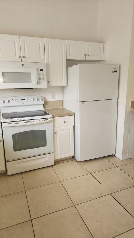 3826 Sw 48th Ave #3826 - Photo 5 of 22