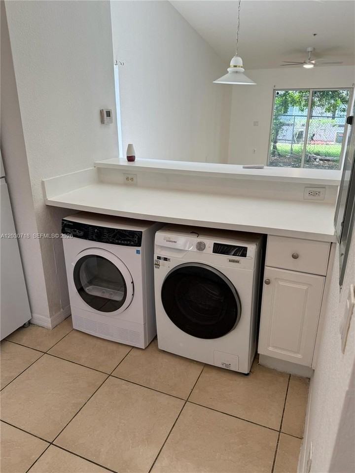 3826 Sw 48th Ave #3826 - Photo 6 of 22