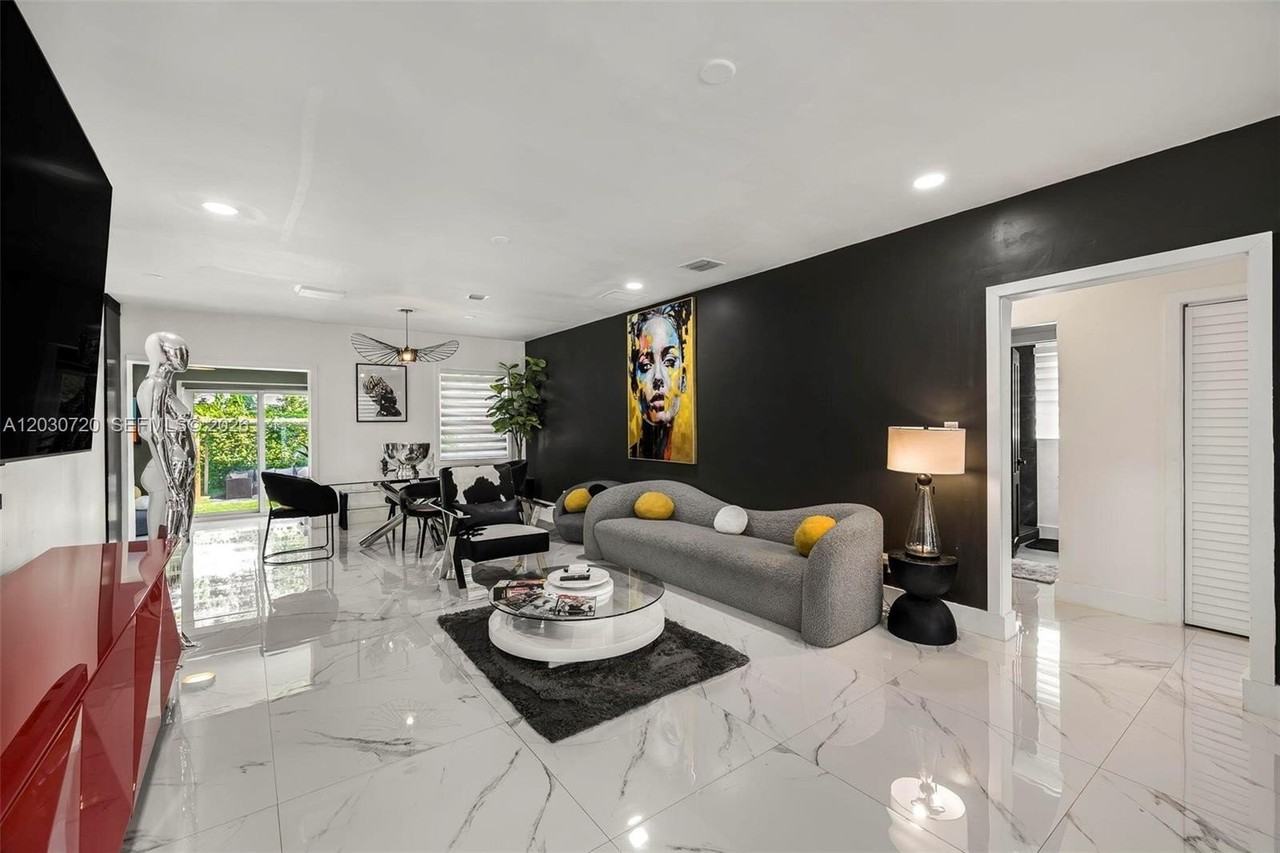 285 Nw 45th St #0 - Photo 4 of 34