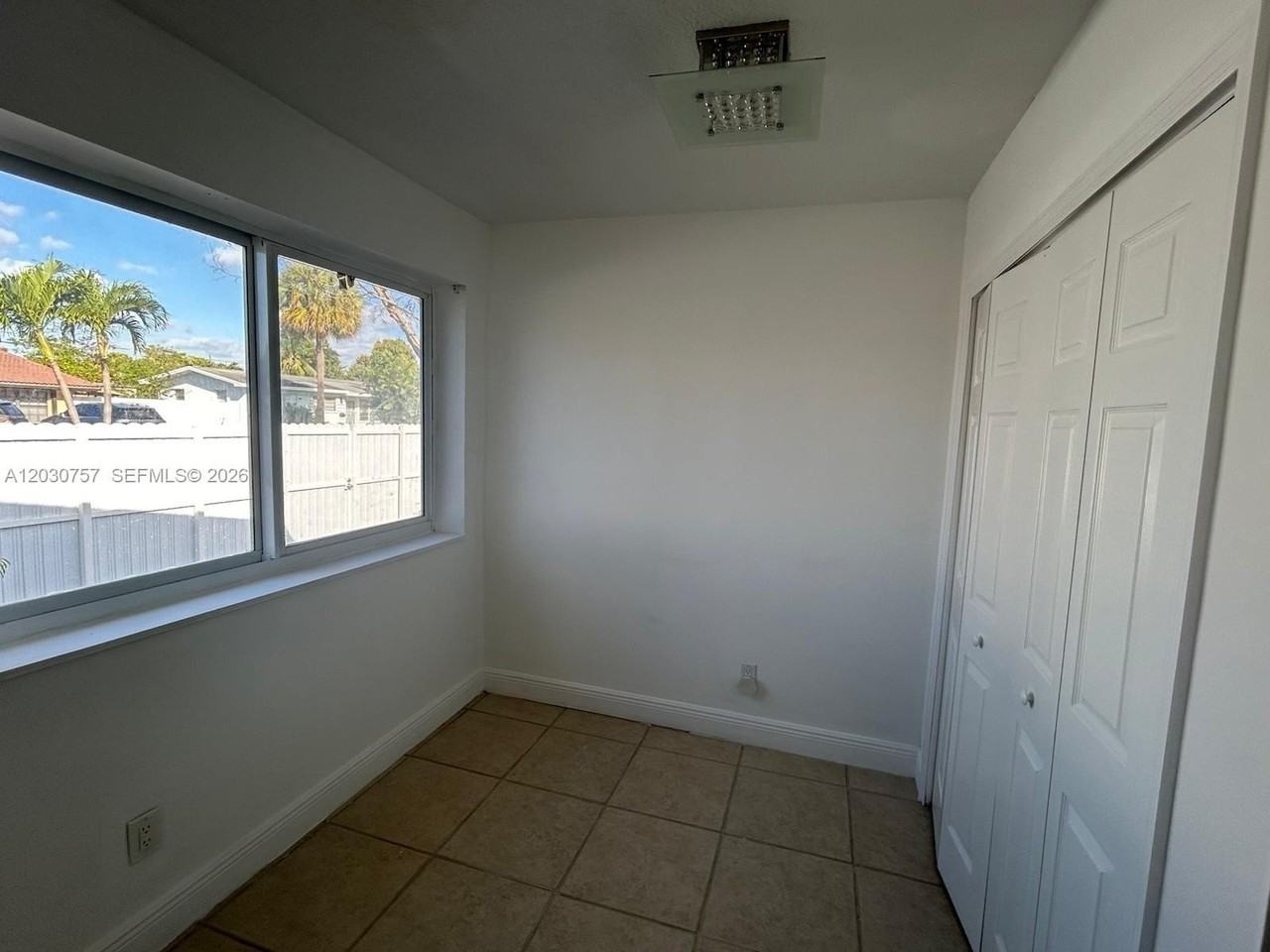 6331 Nw 110th Ter - Photo 4 of 12