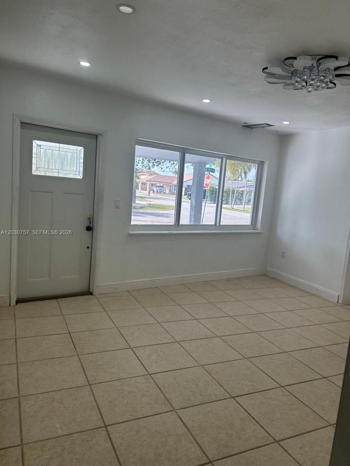 6331 Nw 110th Ter - Photo 6 of 12