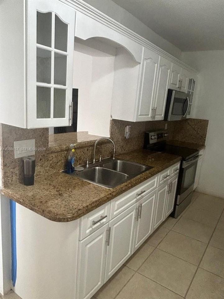 6331 Nw 110th Ter - Photo 7 of 12