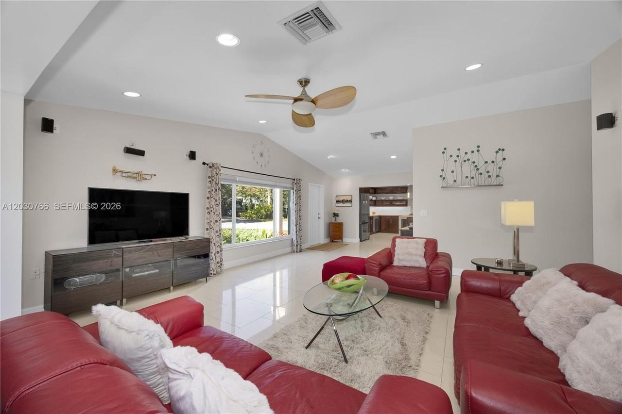 11625 Sw 70th Ave - Photo 7 of 30