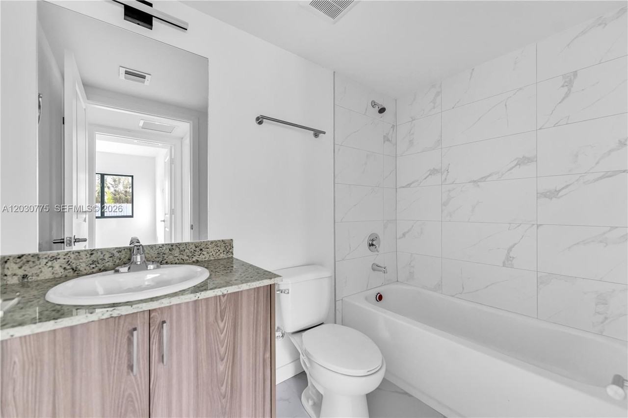 175 Nw 160th St #112 - Photo 6 of 14