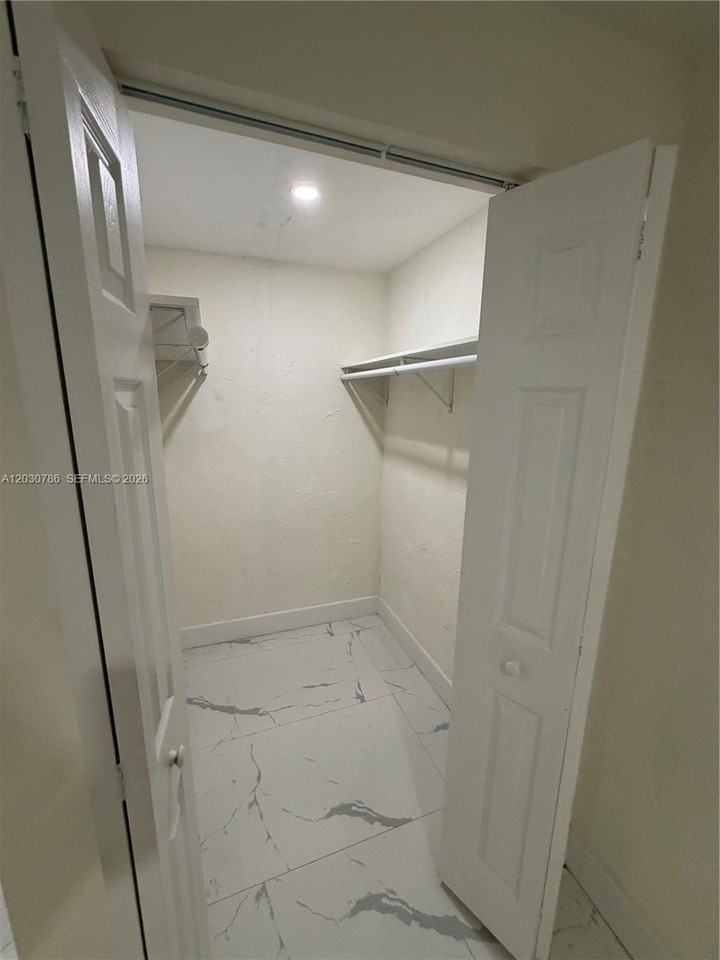 4750 Nw 5th St #2 - Photo 6 of 7
