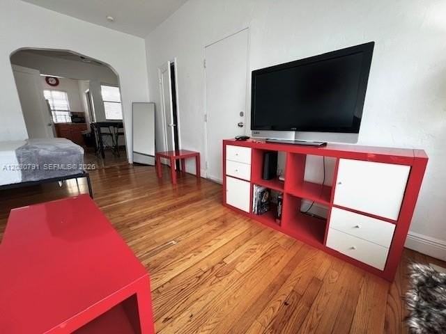 601 7th St #4 - Photo 3 of 50
