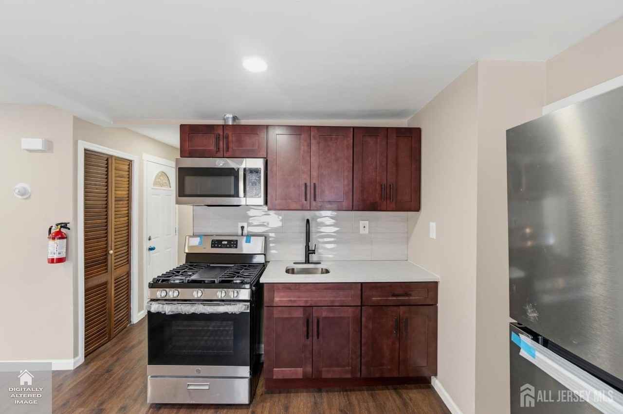 1648 Essex St #2 - Photo 6 of 29