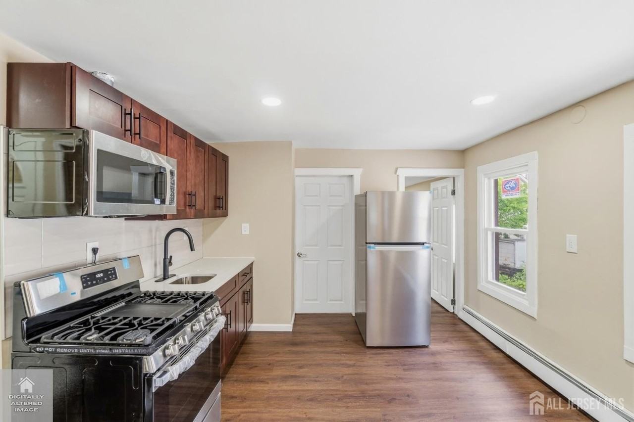 1648 Essex St #2 - Photo 7 of 29