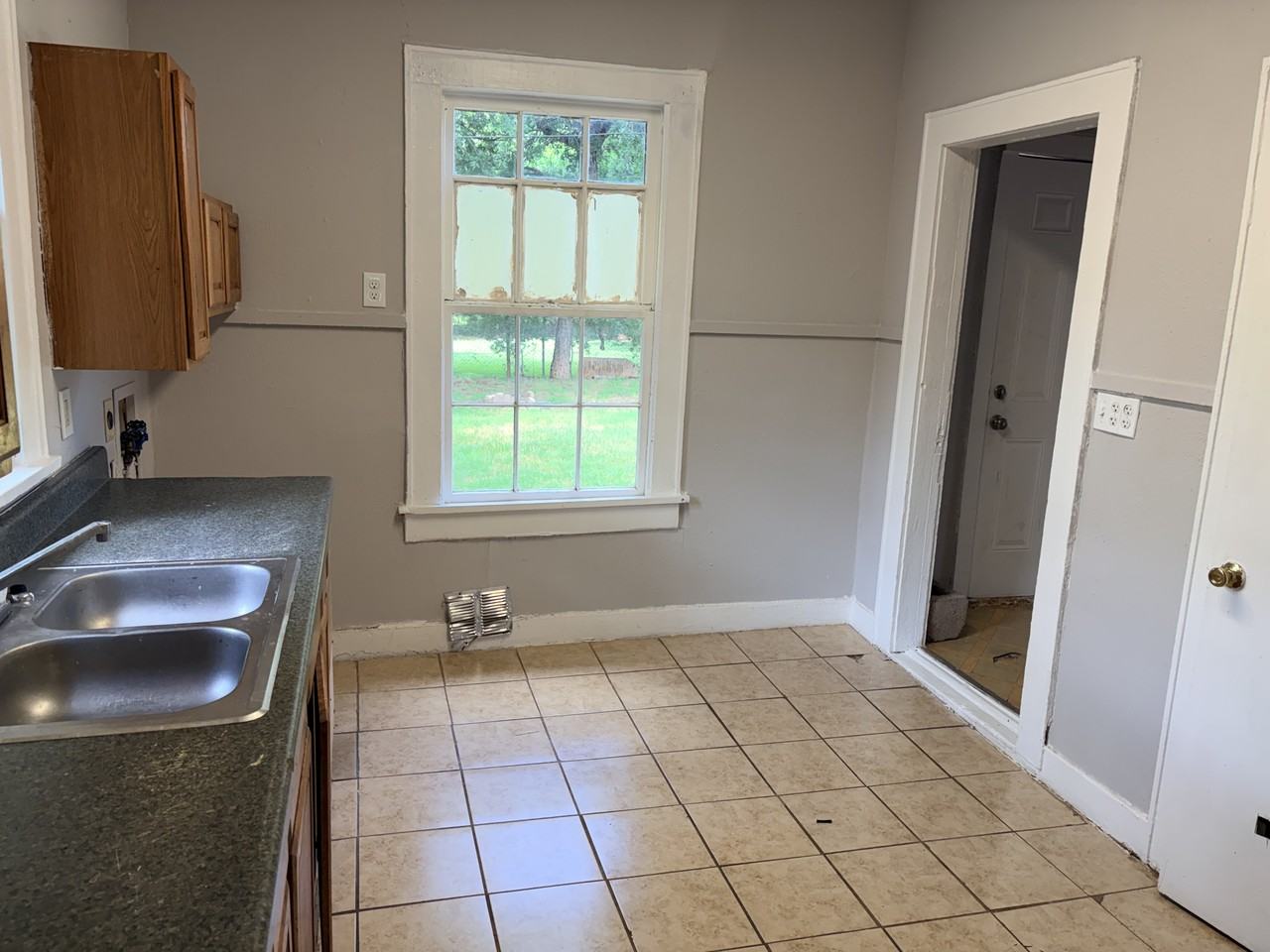 2206 Avenue E #1 - Photo 3 of 10