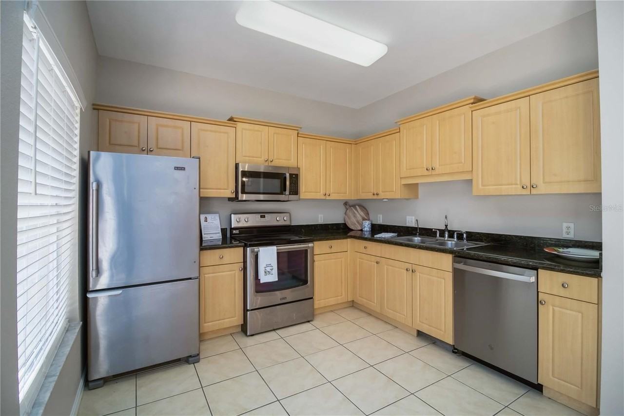7794 Plantation Cir - Photo 6 of 17