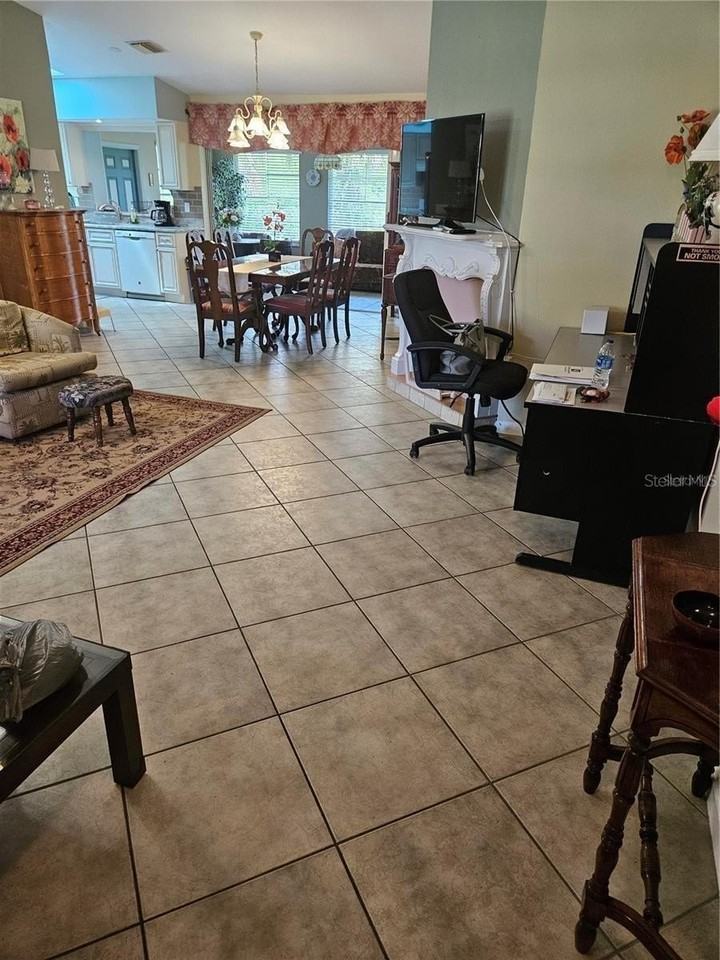 468 Harland St - Photo 4 of 33