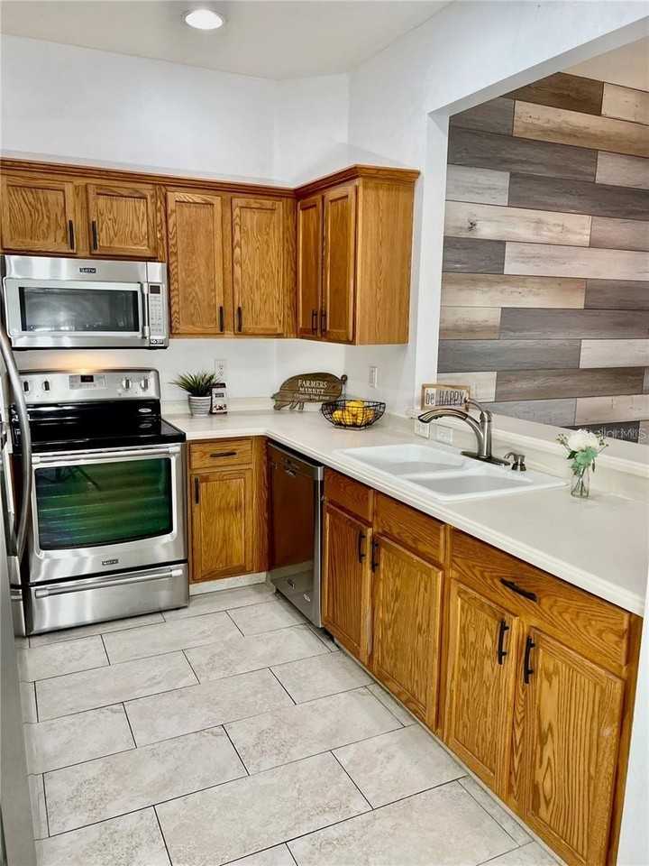 3762 Parkridge Cir #23-106 - Photo 4 of 22