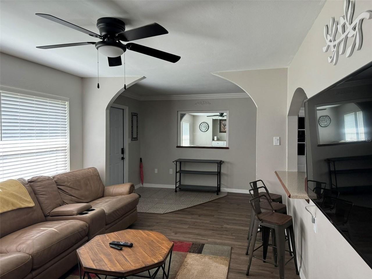 2811 Poinciana Ct - Photo 3 of 22