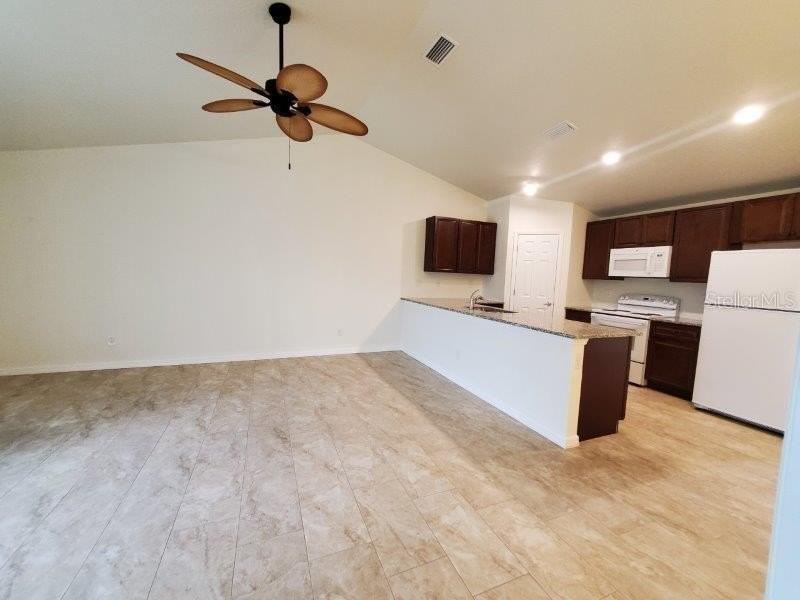 1192 Oceanic Rd - Photo 3 of 22