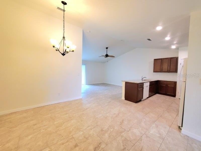 1192 Oceanic Rd - Photo 4 of 22