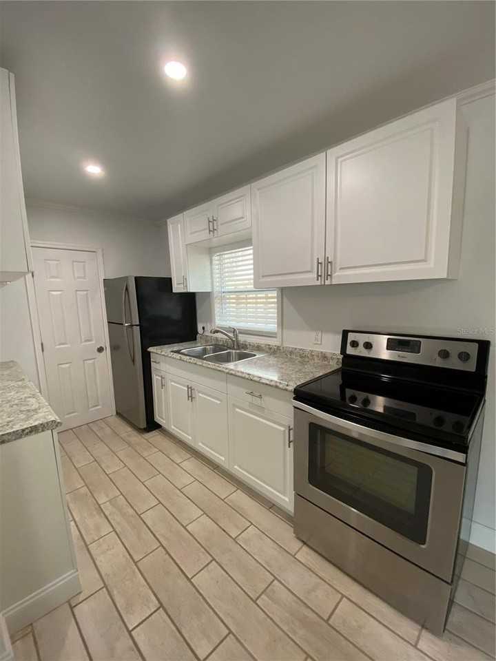 1709 Fairview Shores Dr - Photo 5 of 29