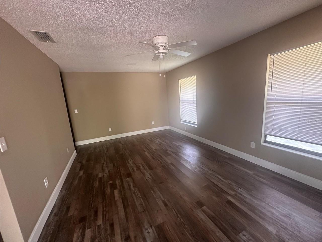 1838 Ne 17th St - Photo 5 of 8