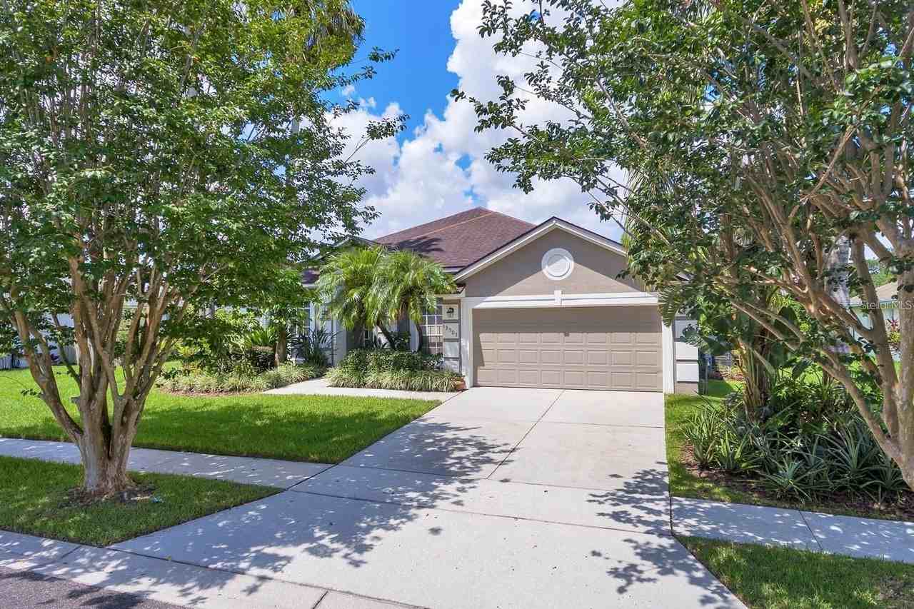 13903 Bluewater Cir - Photo 2 of 35