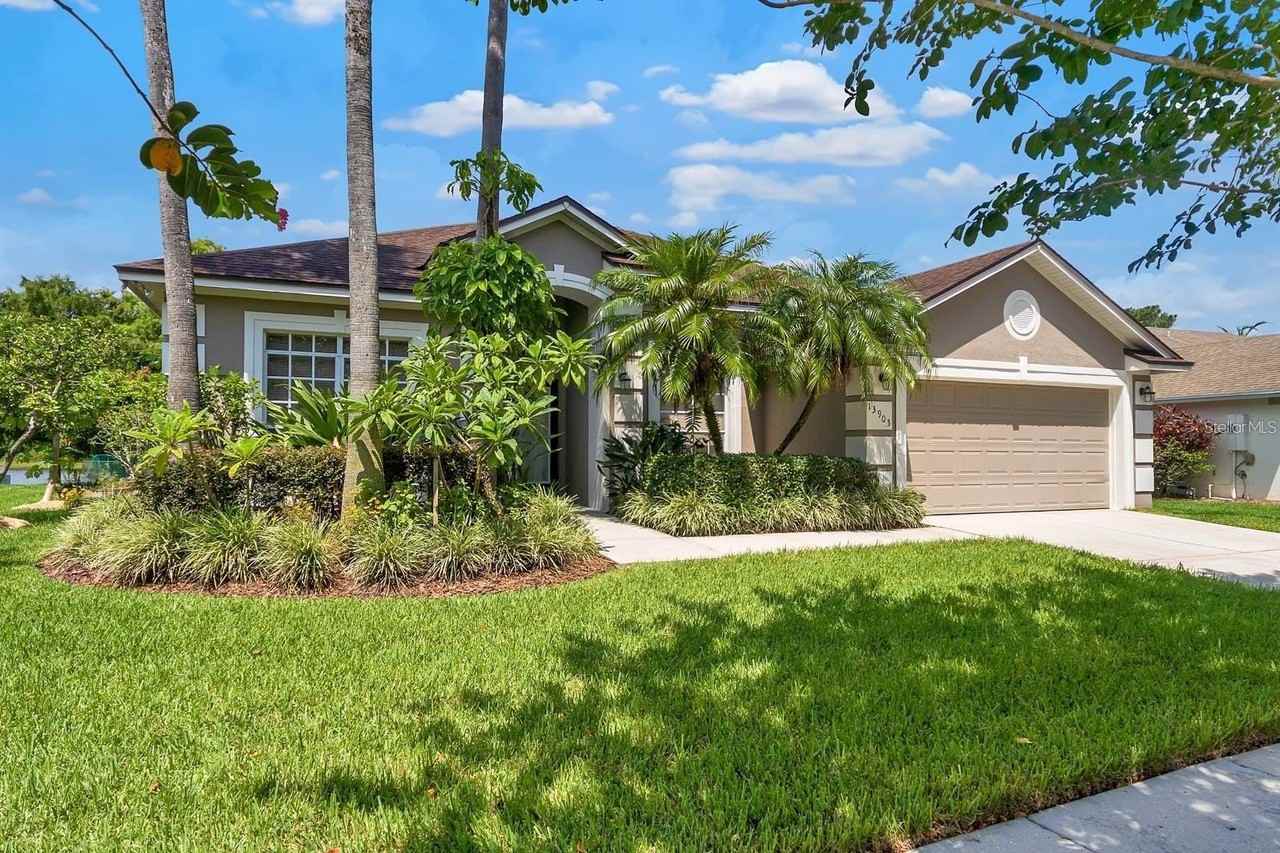13903 Bluewater Cir - Photo 3 of 35