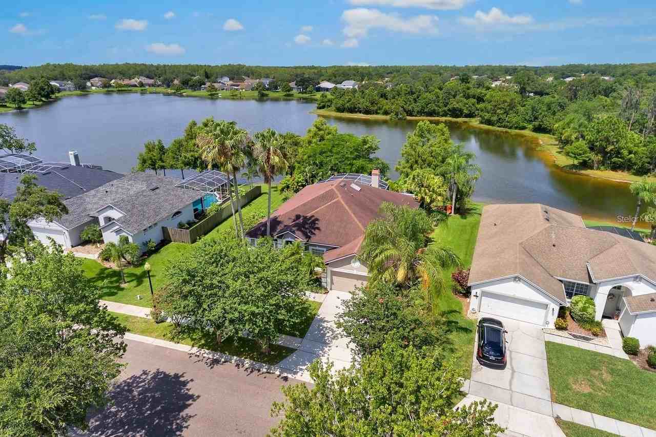 13903 Bluewater Cir - Photo 6 of 35