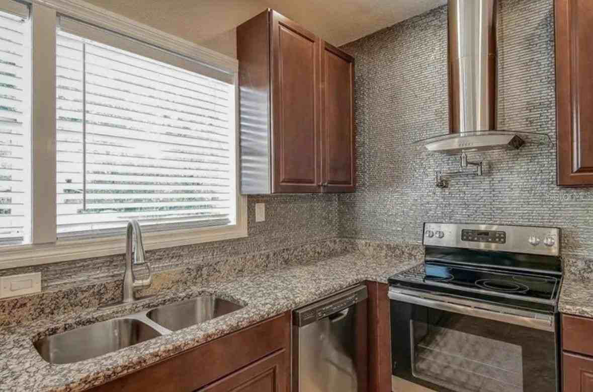 3625 E Mohawk Ave - Photo 3 of 9