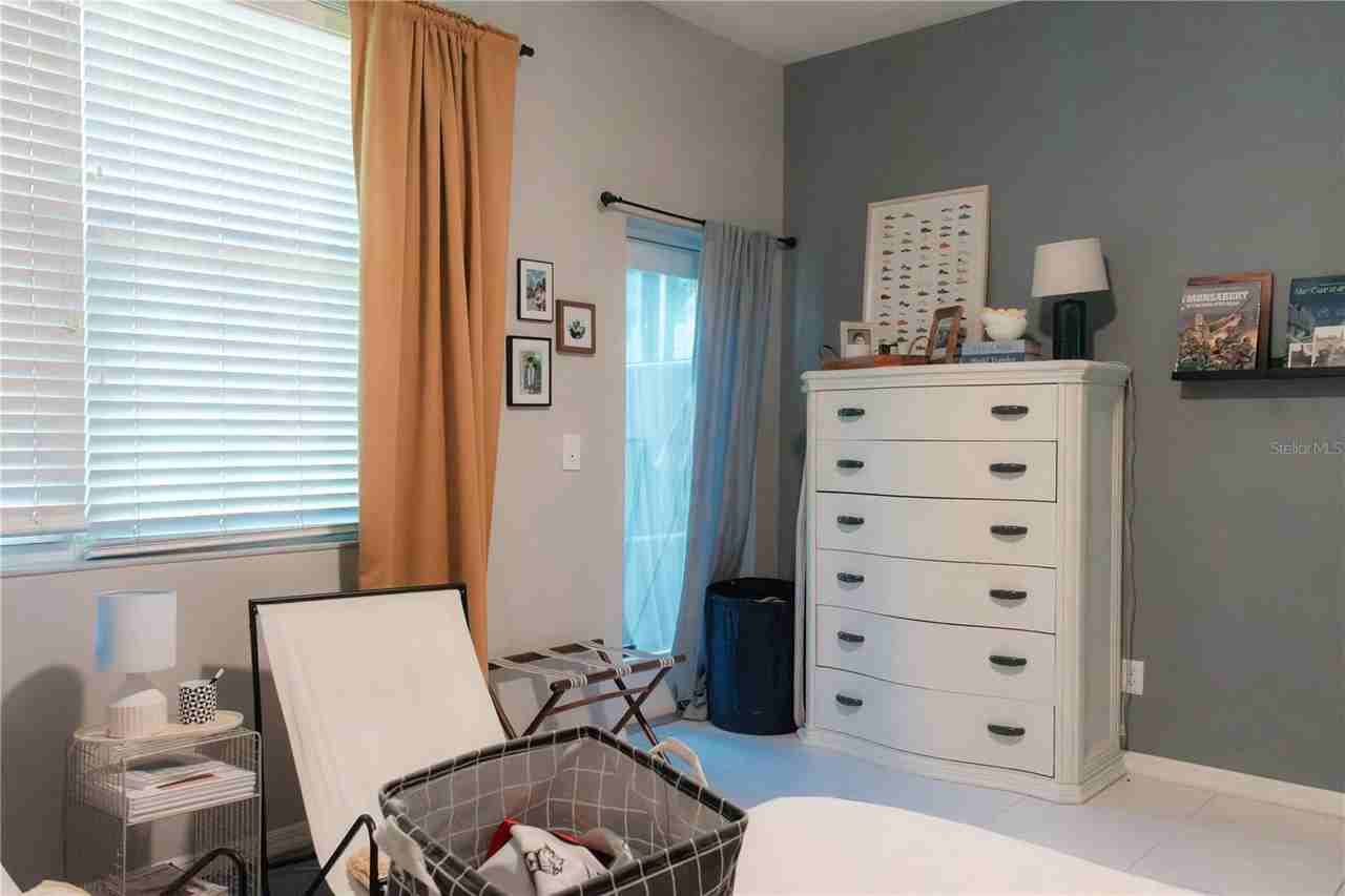 3033 Pointeview Dr - Photo 5 of 19
