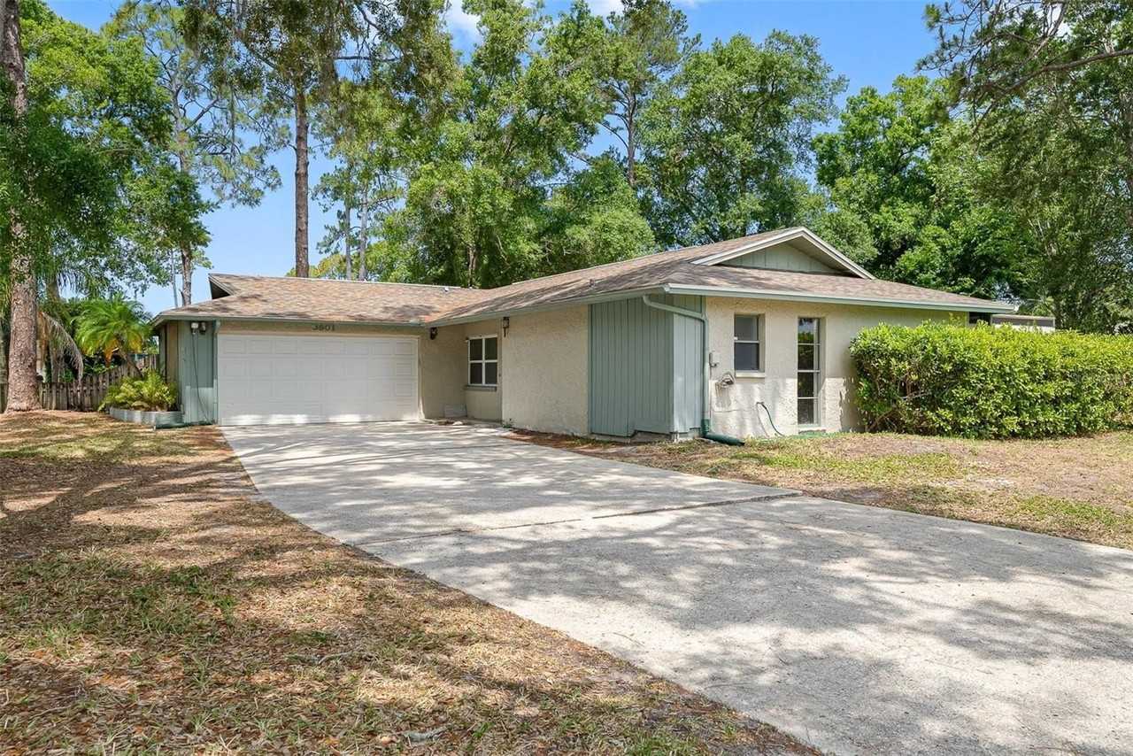 3601 Fairway Forest Cir - Photo 2 of 25