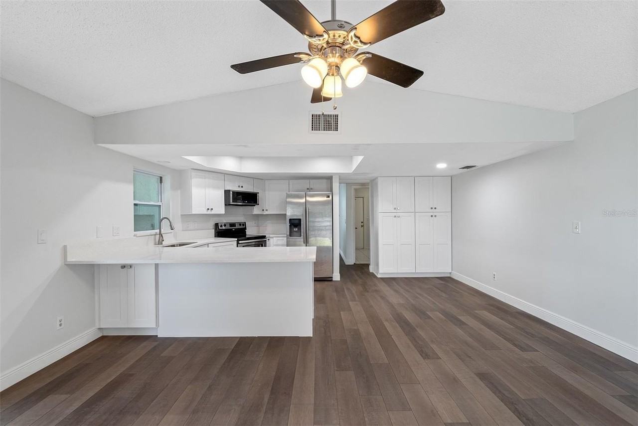 3601 Fairway Forest Cir - Photo 4 of 25