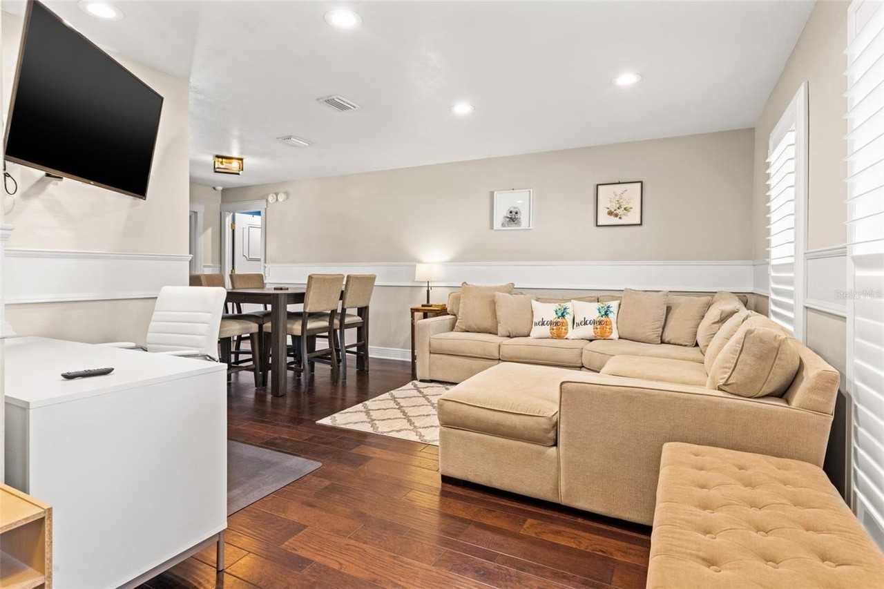 6701 Leeward Isle Way - Photo 4 of 26