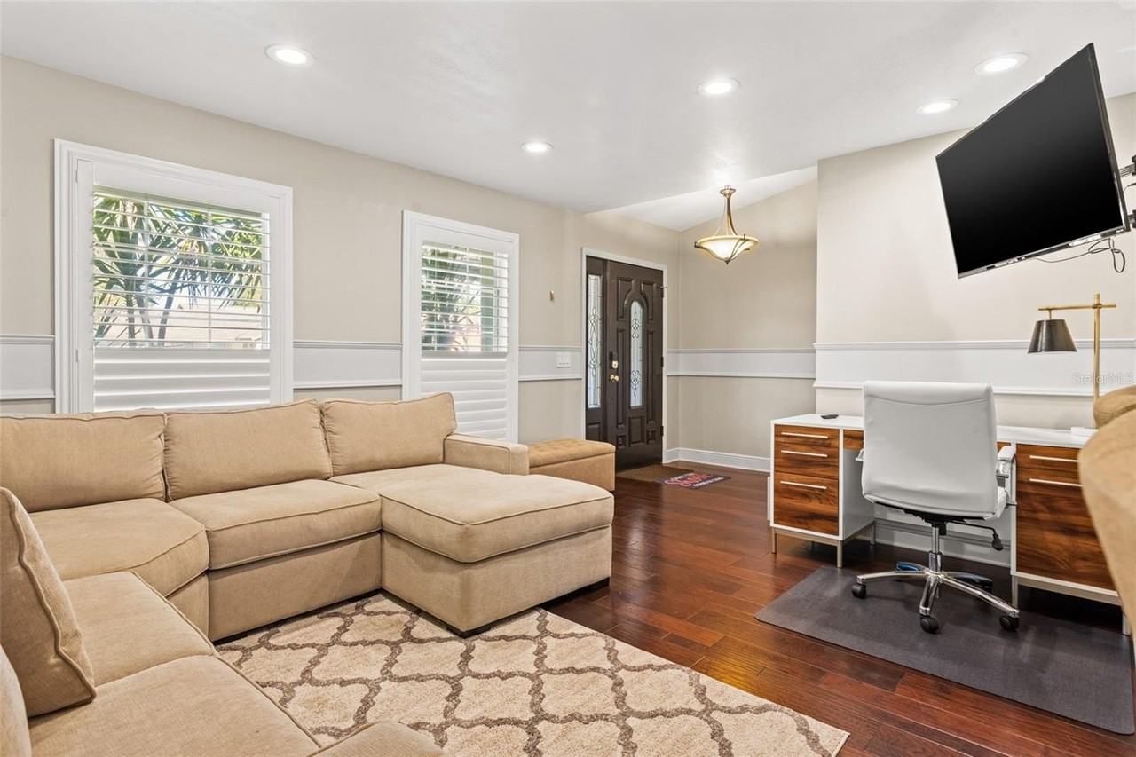 6701 Leeward Isle Way - Photo 5 of 26