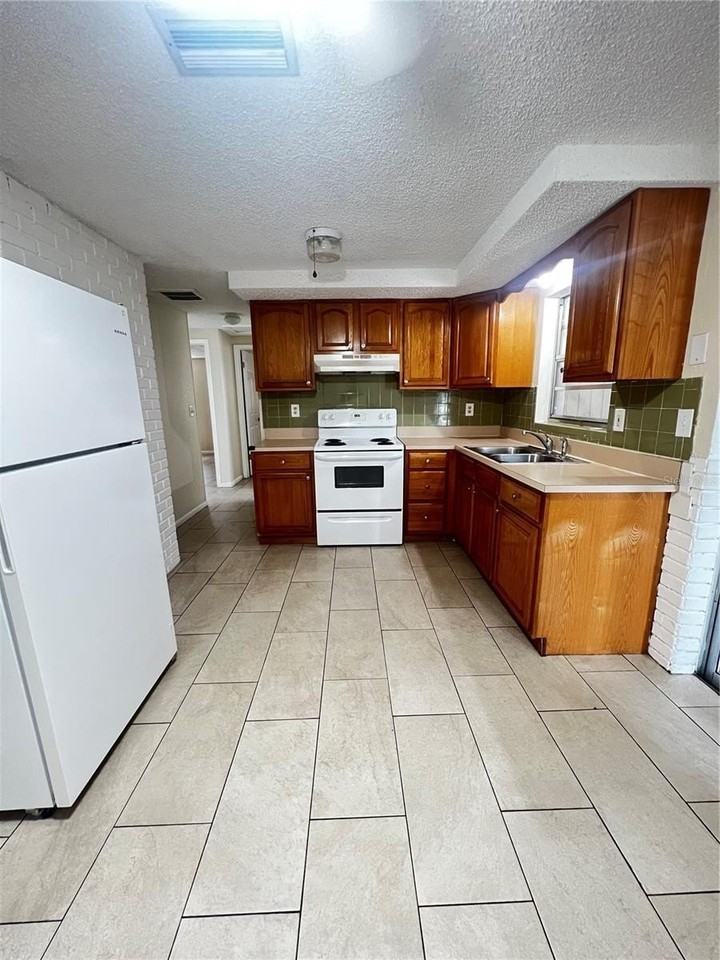 5606 Mirada Dr - Photo 3 of 12