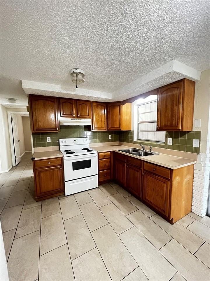 5606 Mirada Dr - Photo 4 of 12