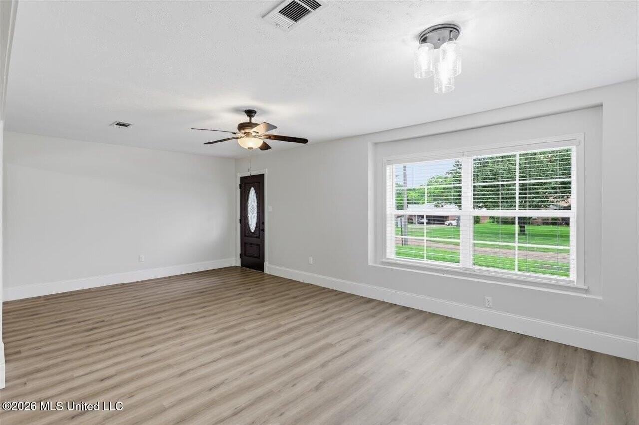 3626 Wilcox Dr - Photo 6 of 33