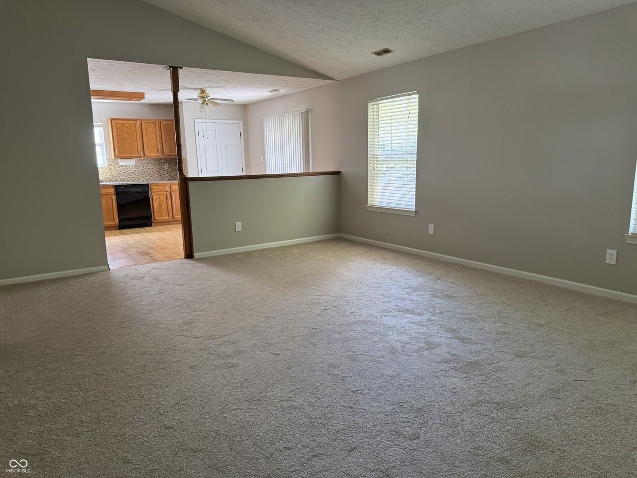 2102 Yosemite Dr - Photo 2 of 15