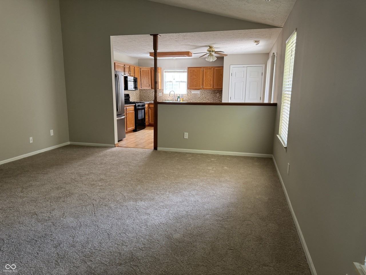 2102 Yosemite Dr - Photo 5 of 15