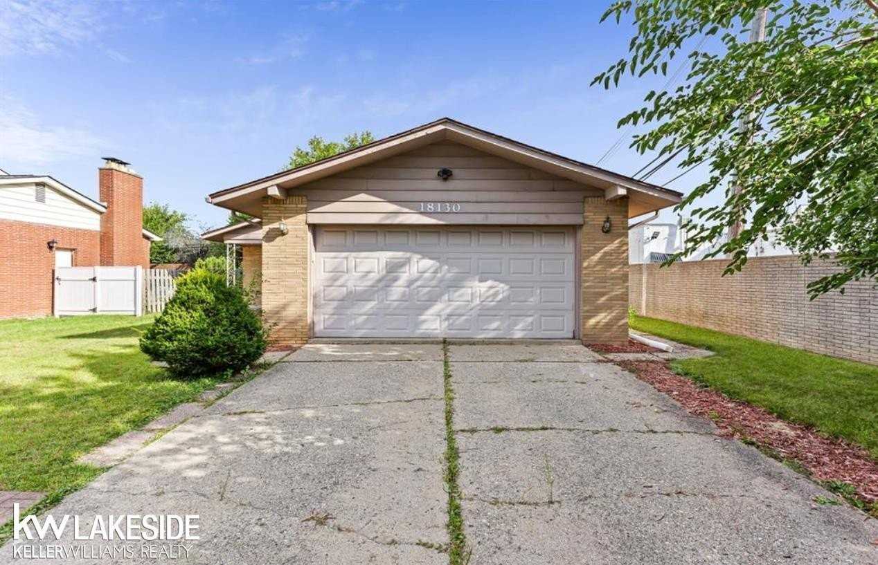 18130 Roseland Blvd - Photo 2 of 15