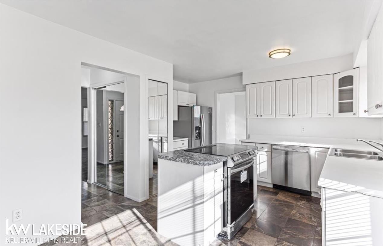 18130 Roseland Blvd - Photo 5 of 15