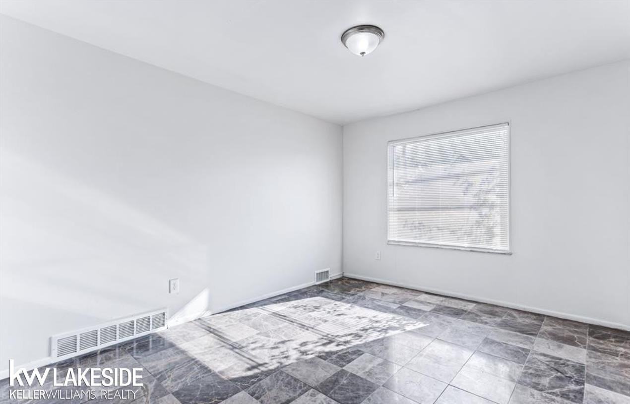 18130 Roseland Blvd - Photo 7 of 15