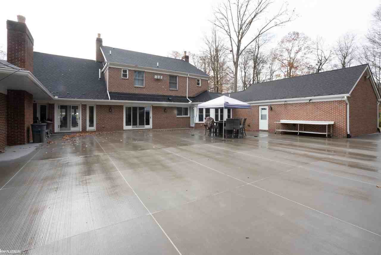 2401 E Brocker Rd - Photo 5 of 26