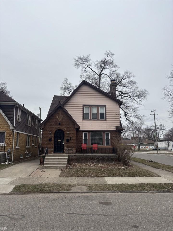17215 Warrington Dr - Photo 3 of 18