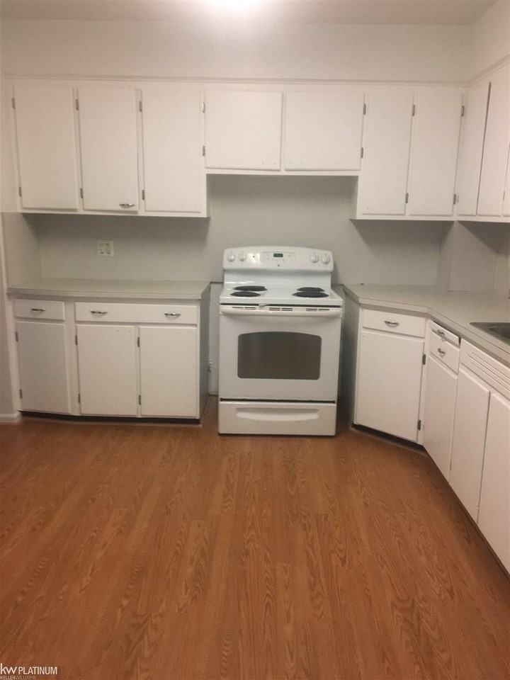 172 172 N #1 Avenue - Photo 3 of 10