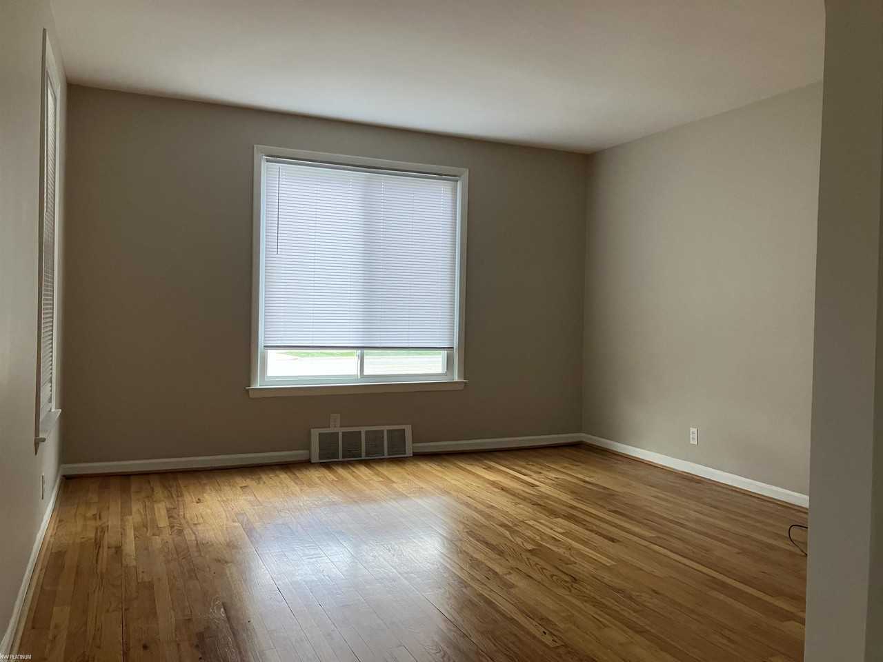 172 172 N #1 Avenue - Photo 4 of 10